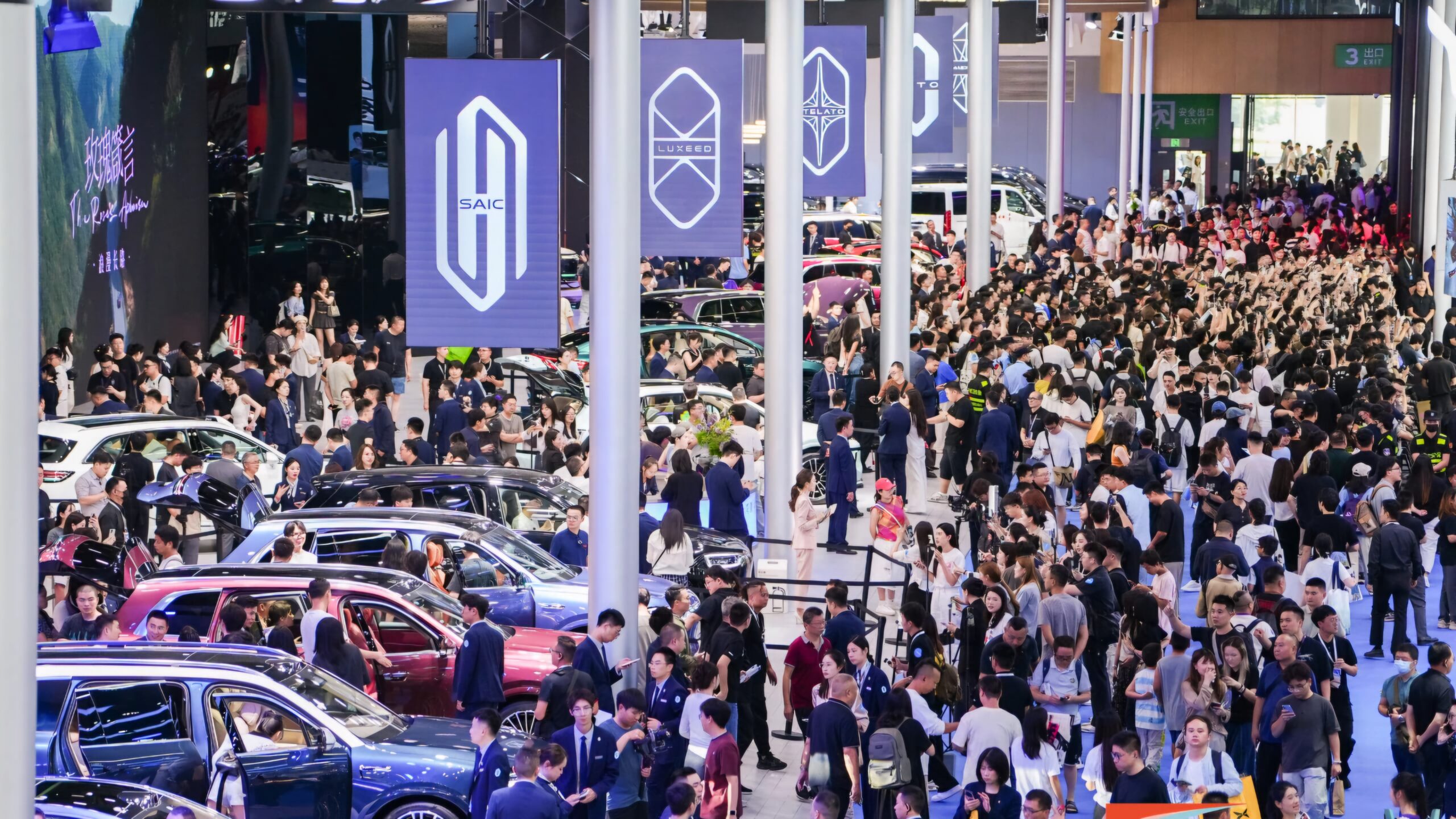 Chinese all-electric passenger vehicles have an average 528 km range in Q1 to Q3 2025, up 24% from 2020