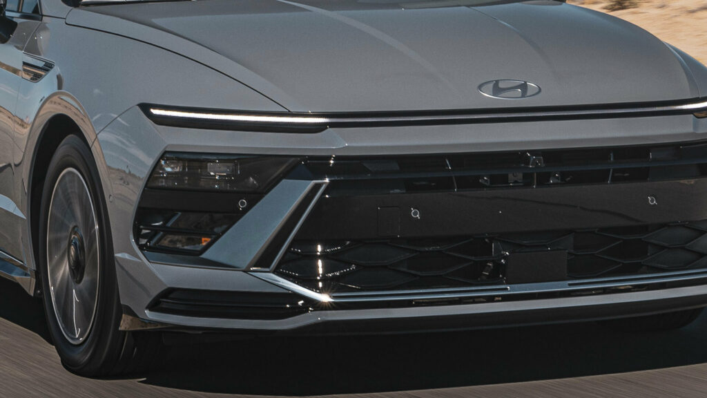 Hyundai Introduces A Cheaper And More Efficient Sonata Hybrid