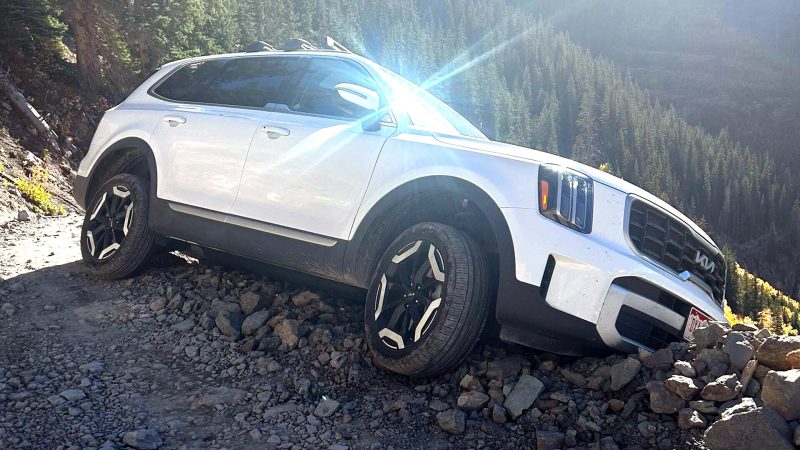 Kia Telluride Created A Cliffhanger After Getting Stuck Near Telluride