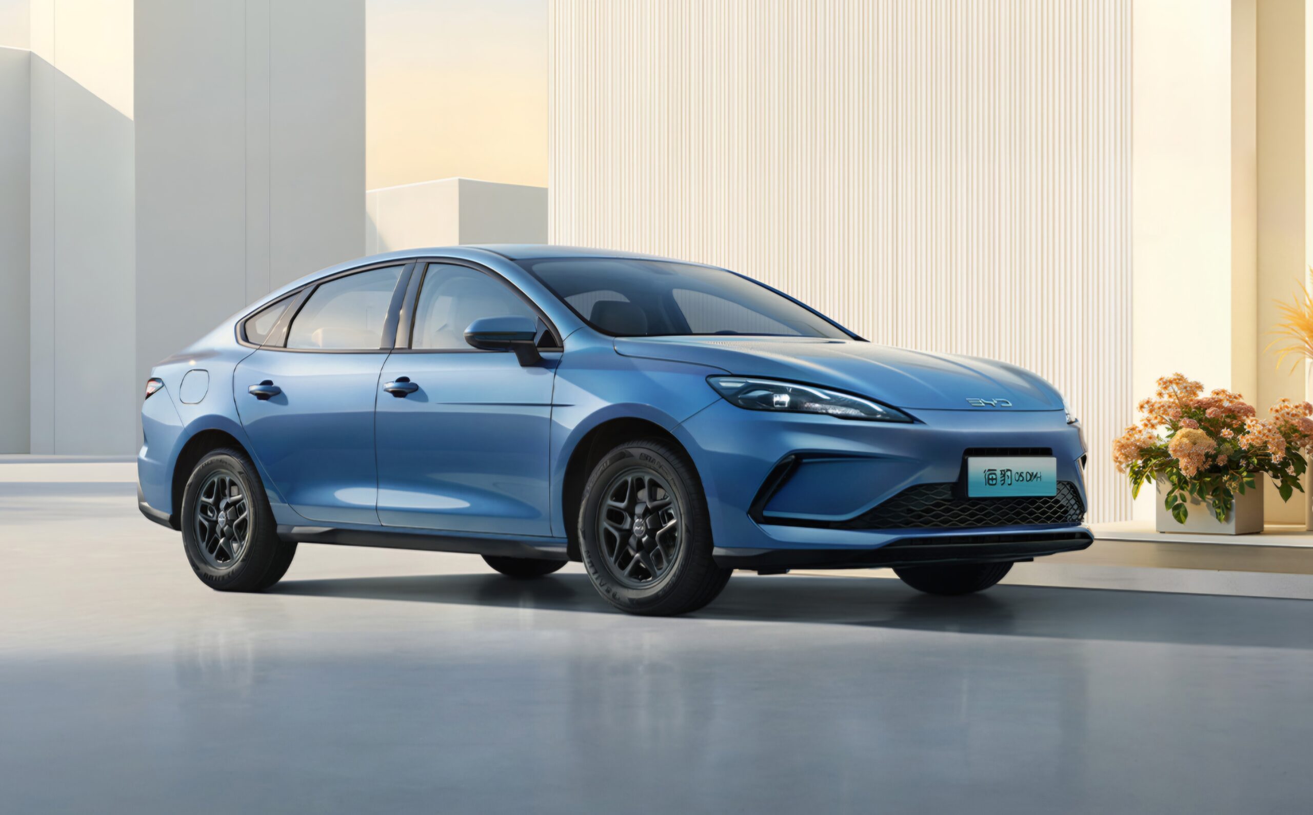 2026 BYD Seal 05 DM-i with 2,000 km range enters market at 11,200 USD