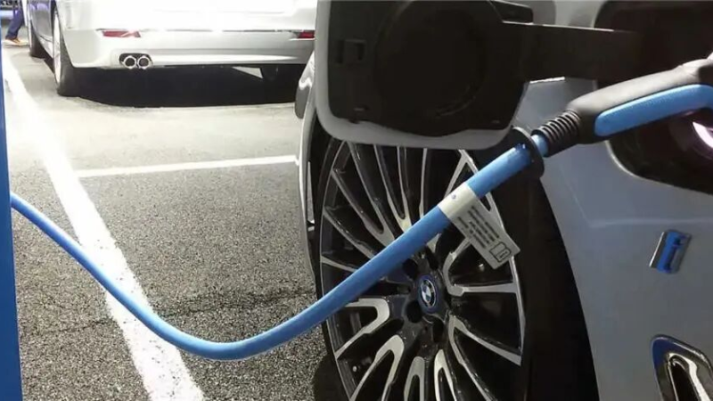 PHEV must exceed 100 km electric range