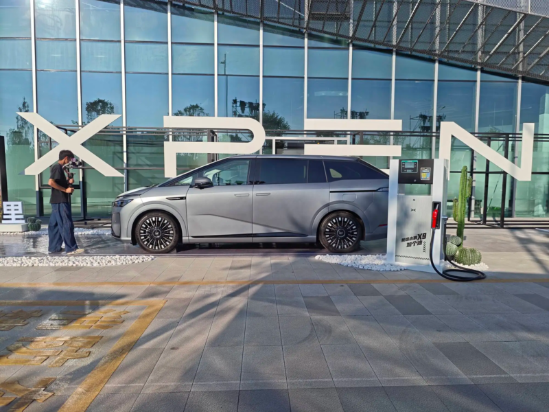 Xpeng X9 extended-range MPV launched at 2025 Auto Guangzhou eve, priced from 43,400 USD