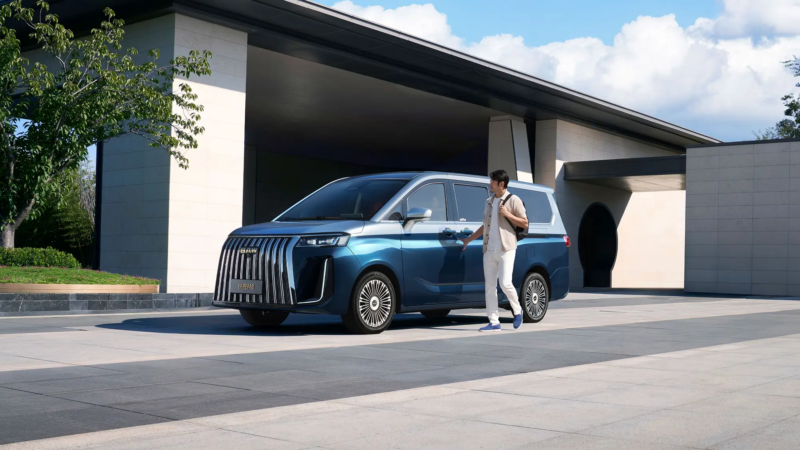 BAW’s MPV M8 offers gasoline, EREV, EV, and CNG options in pre-sale launch, starting from 23,800 USD