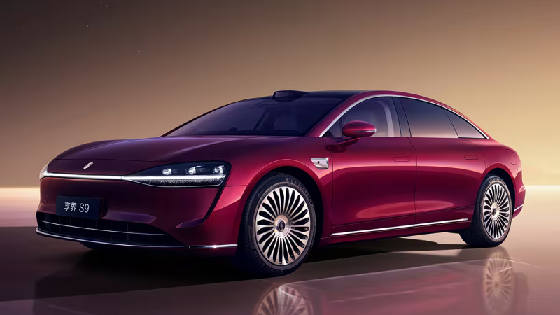 a mid-to-large sedan with Huawei’s ADS 4.0