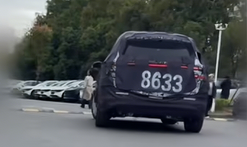 Zeekr 8x spied, hints at 400 kW hybrid power and 400 km EV range