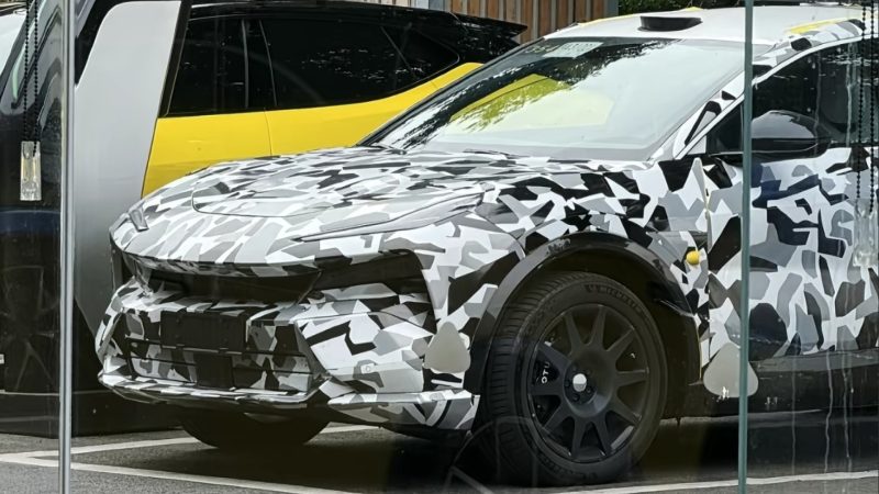 Lotus Eletre PHEV to debut in China in January 2026