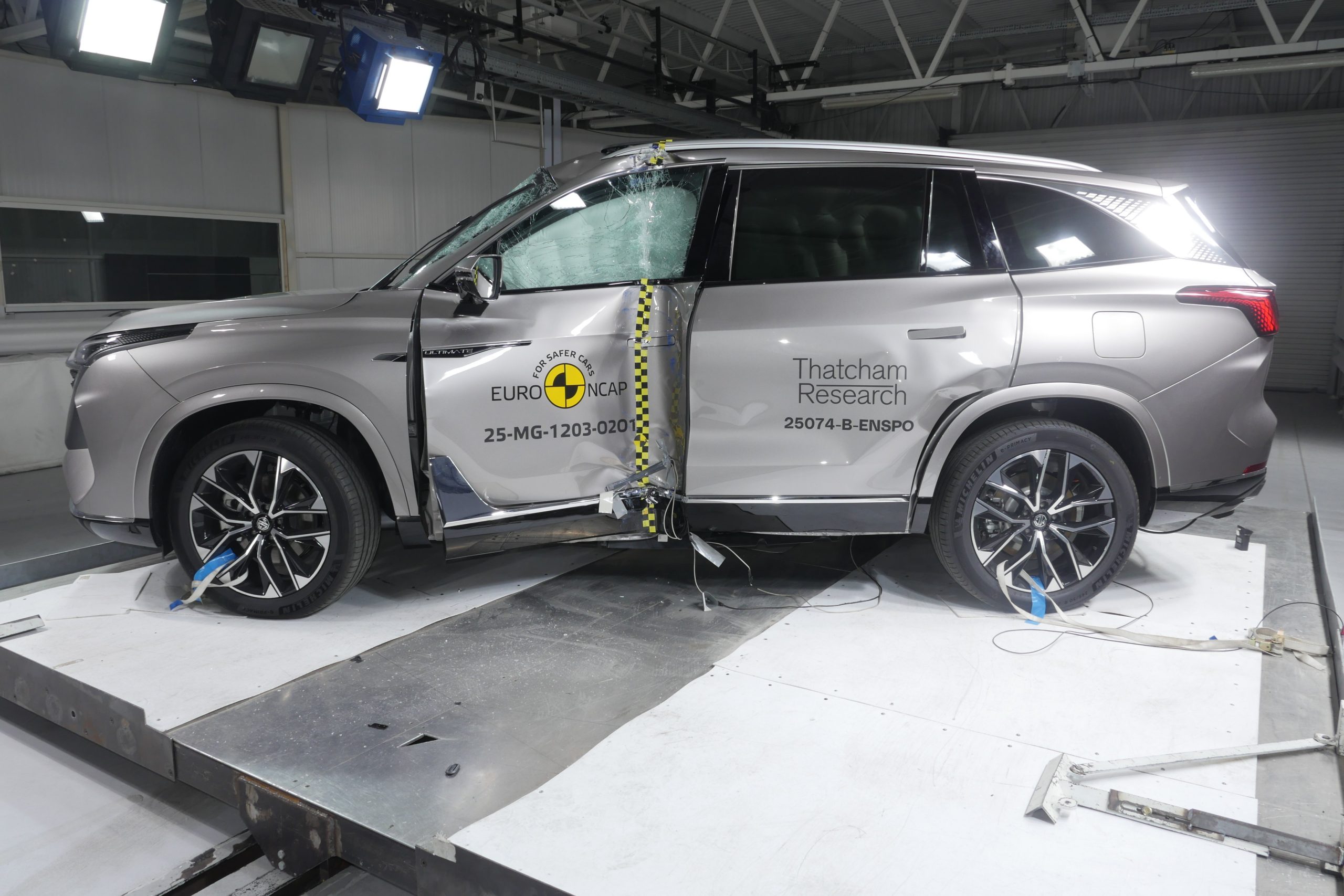 MG's new Kia Sorento-rivalling PHEV large SUV leaked